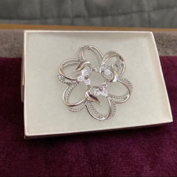 Silver Six Point Ornate Flora Brooch/Pin [NEW] - Picture 3 of 6